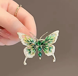 Zirkon Taşlı Yeşil Renk Mineli Altın Renk Tasarım Kelebek Broş