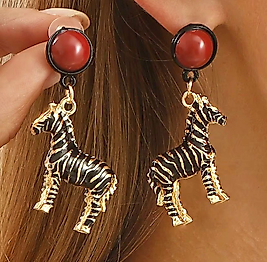 Altın Renk Kırmızı Taşlı Mineli Zebra Küpe