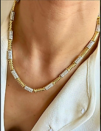 Zirkon Taşlı Gold Renk Spiral Model Kolye