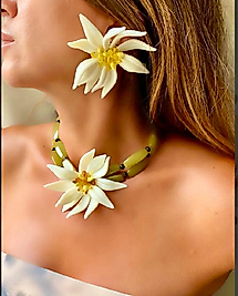 Akrilik Yeşil & Kemik Renk Çiçek Model Kolye ve Küpe Set