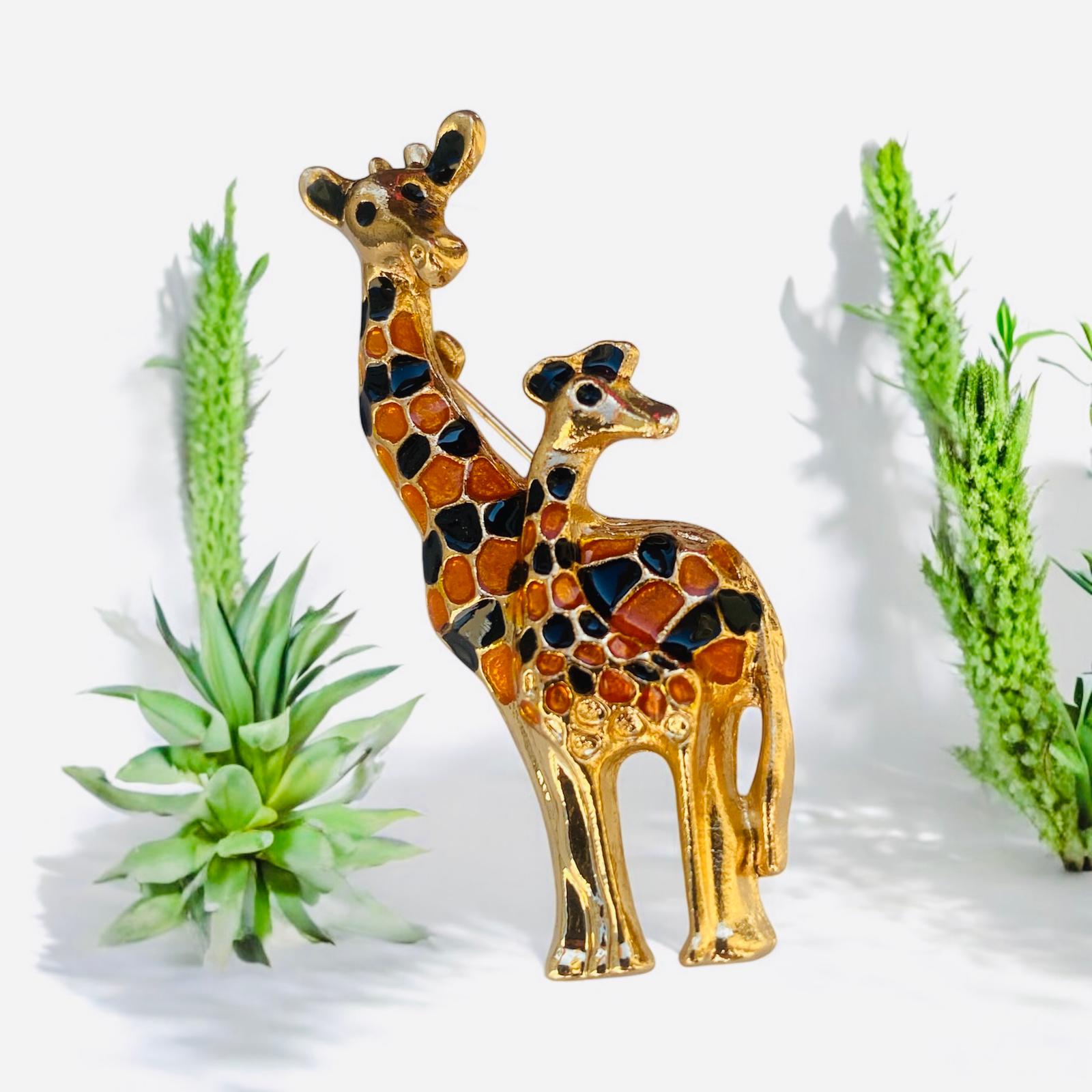 Altın Kaplamalı Siyah ve Sarı Renk Mineli Tasarım Zürafa Anne Bebek Broş