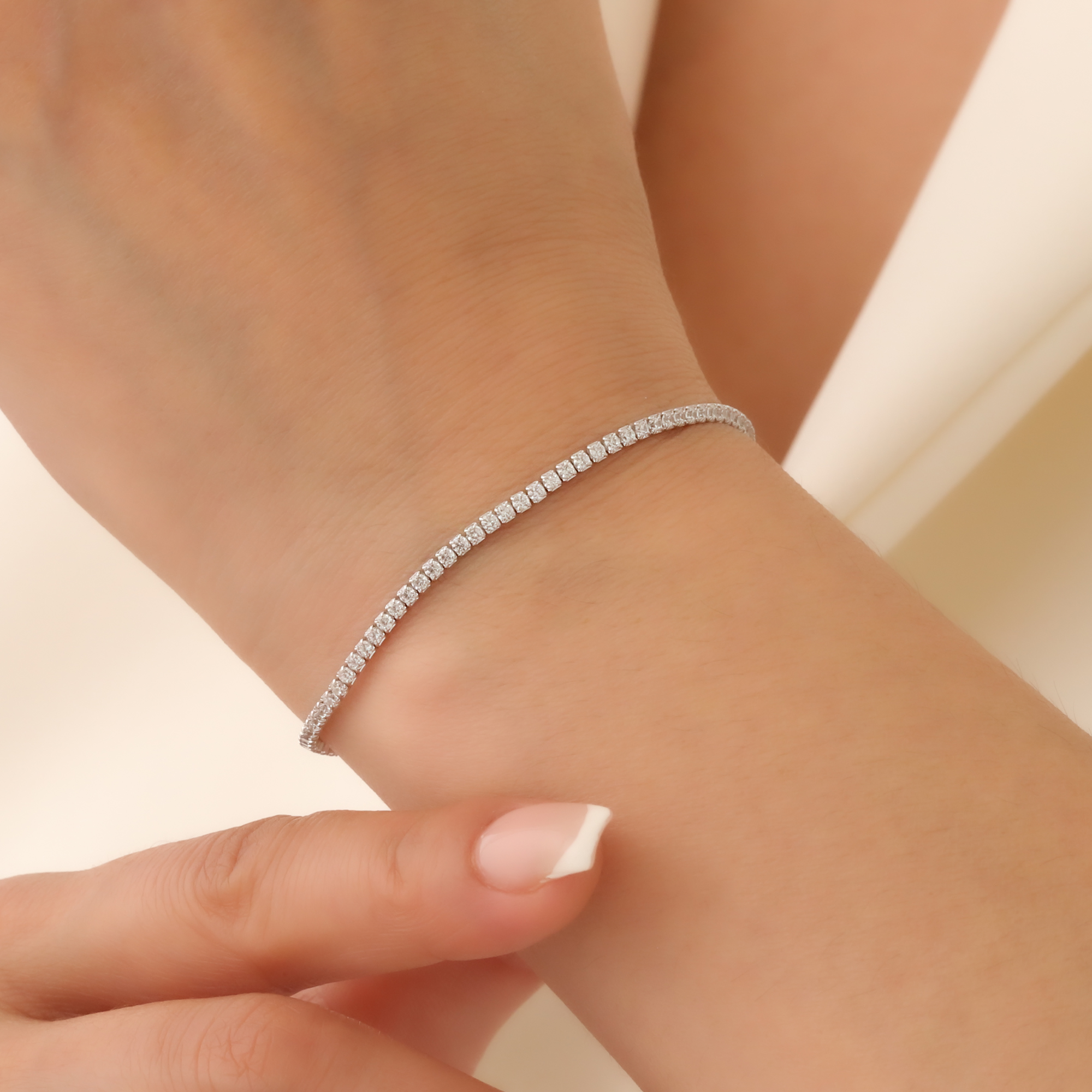 925 Ayar Gümüş Zirkon Taşlı Rodyumlu Suyolu Bileklik