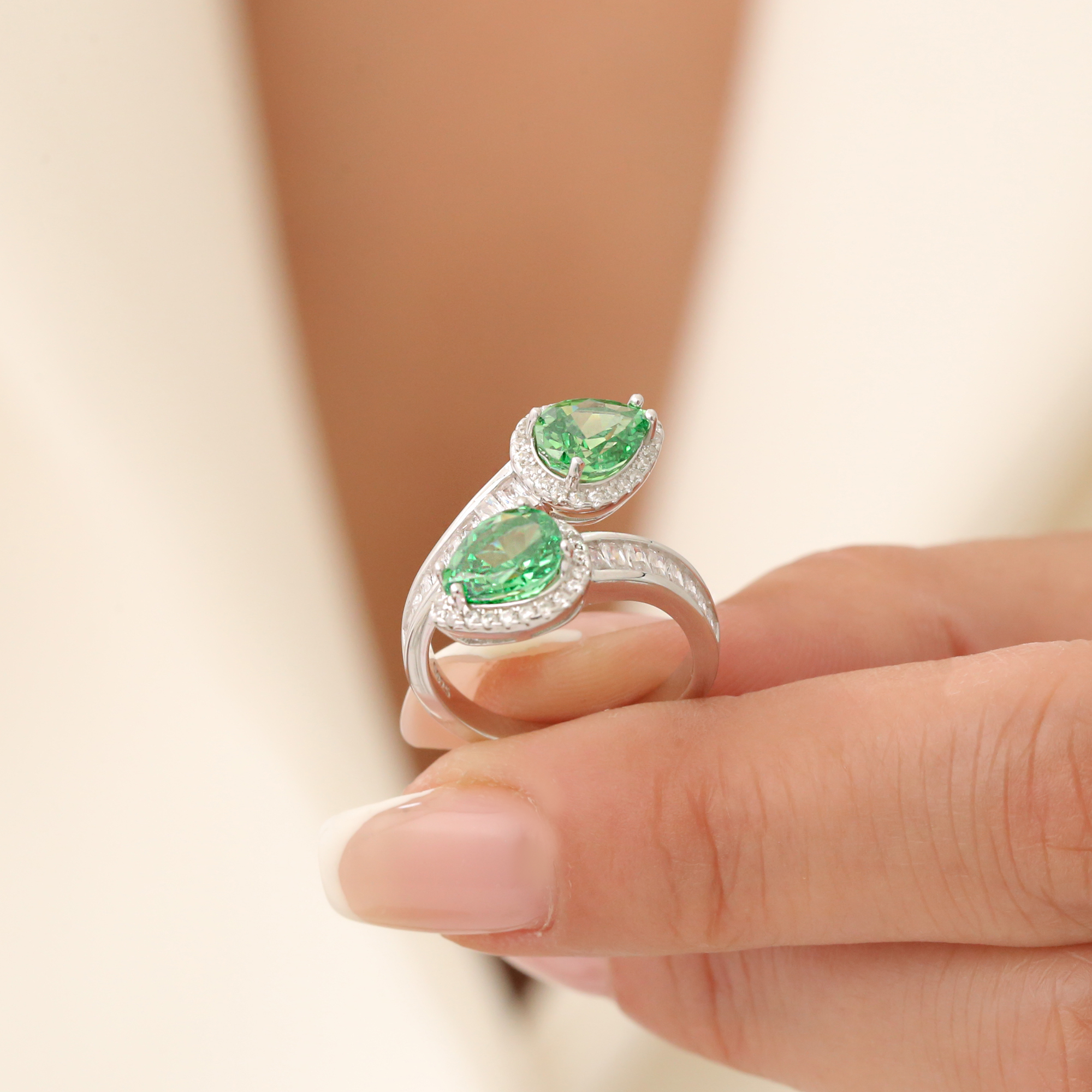 925 Ayar Gümüş Yeşil Zümrüt Zirkon Taşlı Rodyumlu Damla Model Ayarlanabilir Yüzük