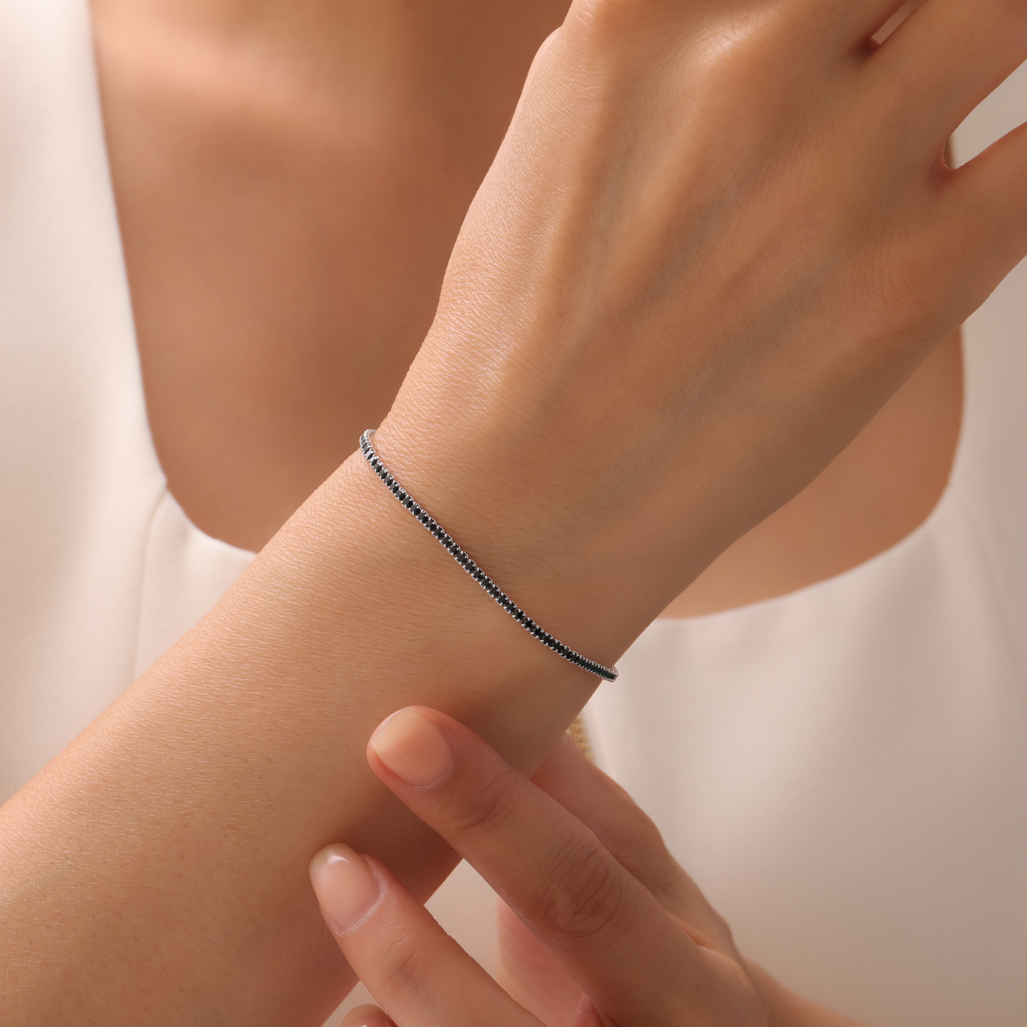 925 Ayar Gümüş Siyah Renk Zirkon Taşlı Rodyumlu Ayarlanabilir Şık Suyolu Bileklik