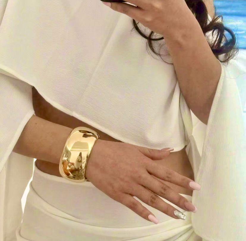 Altın Renk Bombeli Çelik Kelepçe Bilezik