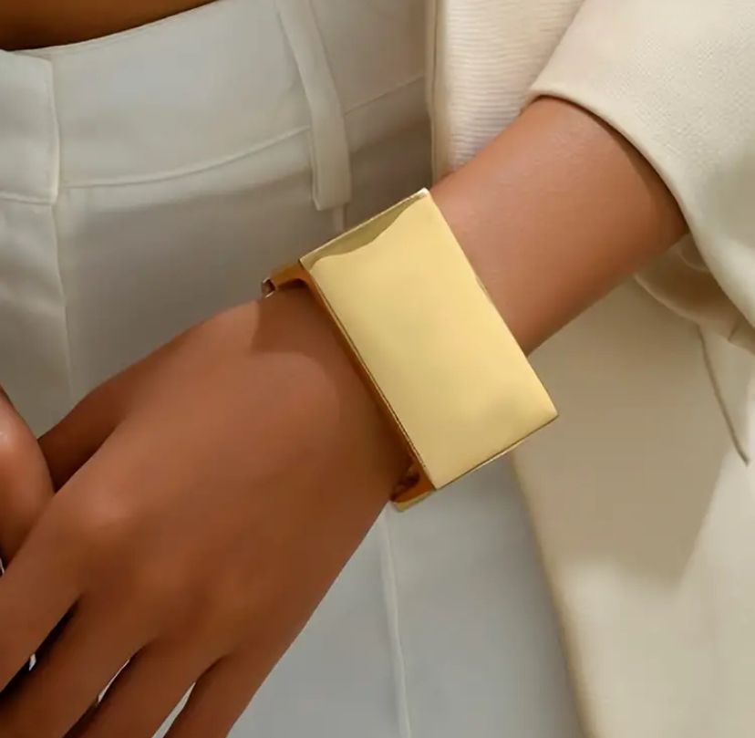 Dikdörtgen Kesim Geniş Model Altın Kaplamalı Çelik Kelepçe Bilezik