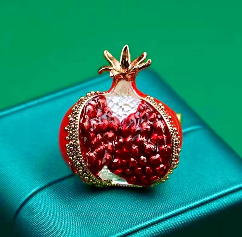 Kırmızı Mineli Altın Renk Nar Broş