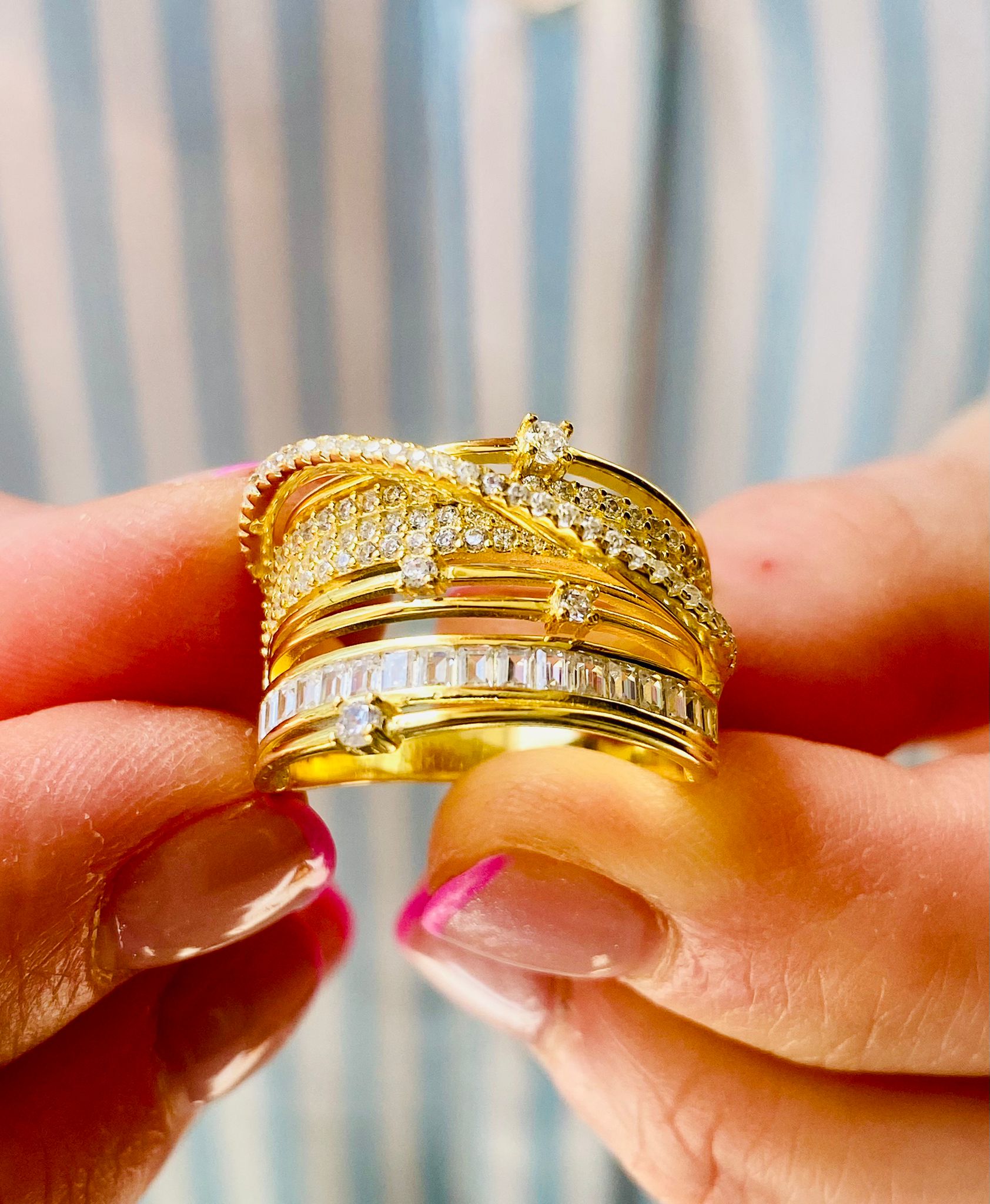 925 Ayar Gümüş Altın Renk Zirkon Taşlı Sarmal Model Yüzük