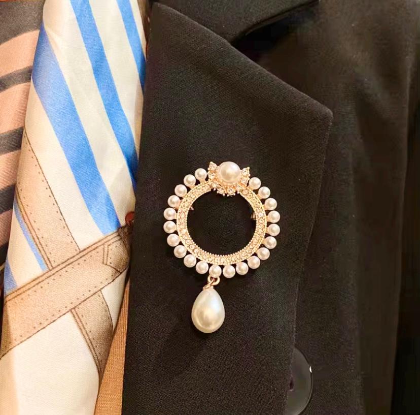 İncili Zirkon Taşlı Altın Renk Broş