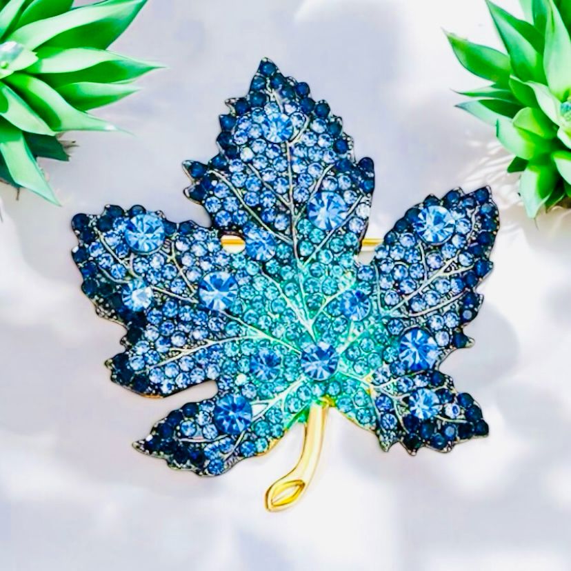 Renkli Zirkon Taşlı Altın Renk Tasarım Yaprak Broş