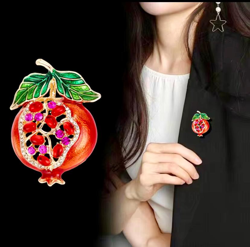 Gold Renk Zirkon Taşlı Mineli Nar Broş