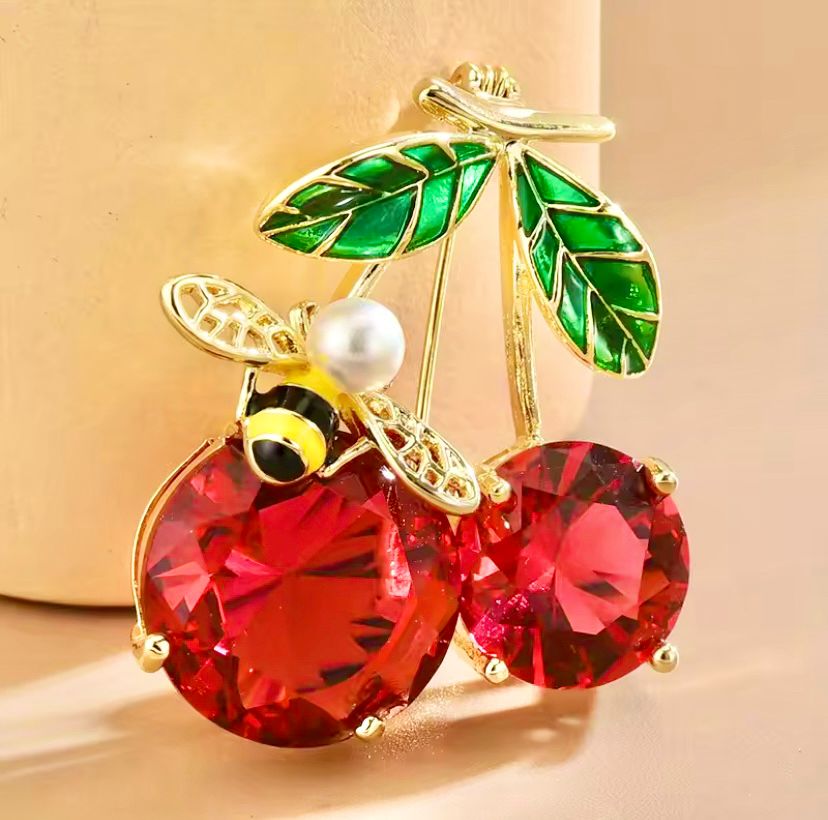 Zirkon Taşlı Altın Renk İncili Mineli Arı Kiraz Broş