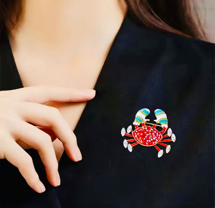 Altın Renk Zirkon Taşlı Renkli Mineli Tasarım Yengeç Broş