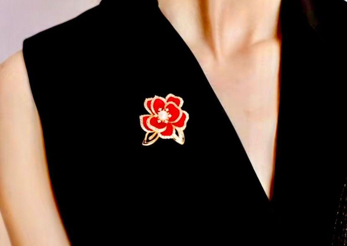 Altın Renk İnci Taşlı Kırmızı Mineli Zirkon Taşlı Çiçek Broş