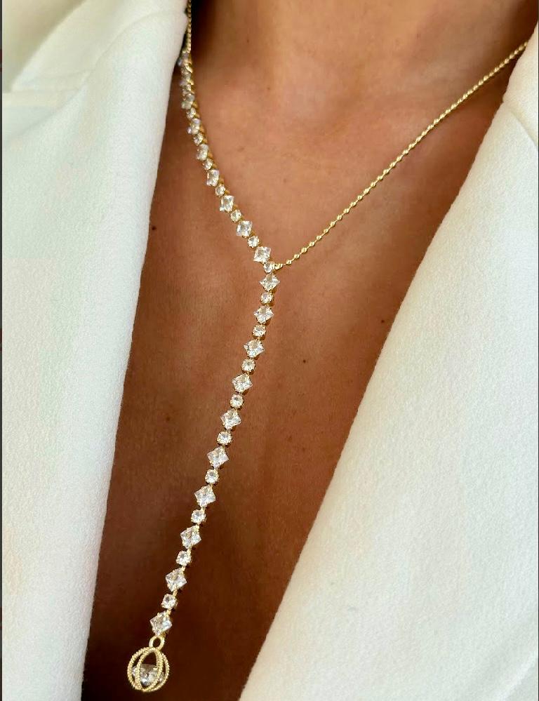 Zirkon Taşlı Altın Renk V Model Kolye