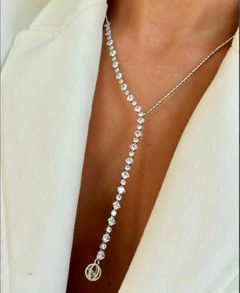 Zirkon Taşlı Rodyumlu Gümüş Kaplamalı V Model Kolye