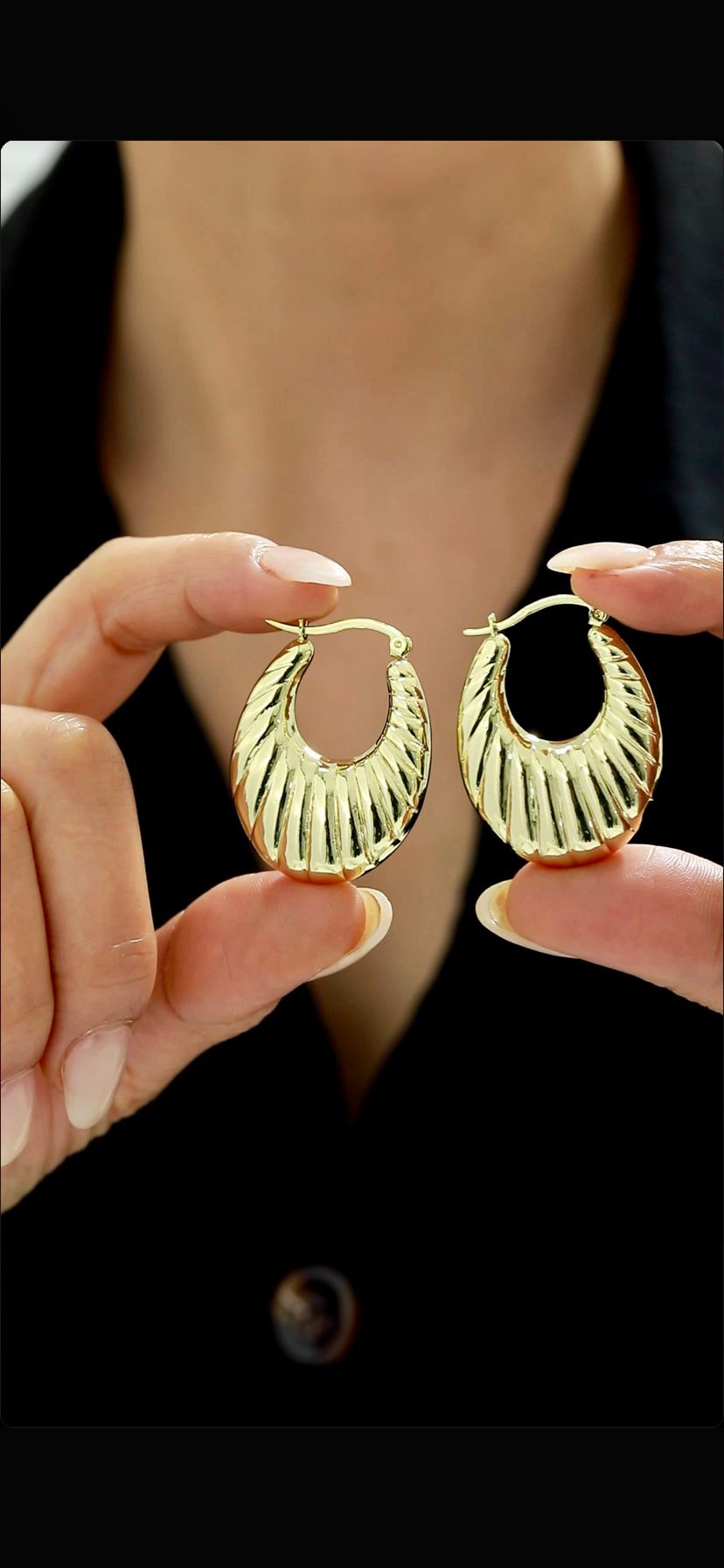 Gold Renk Sallantılı İstiridye Model Küpe